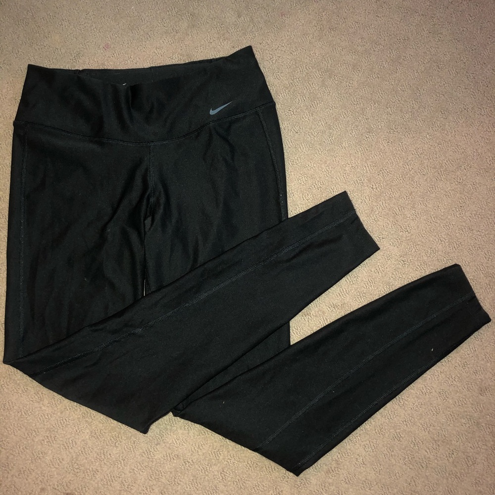 Black Nike leggings